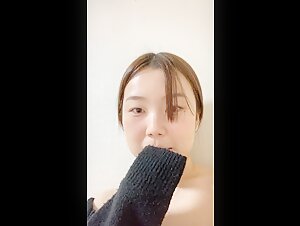 인스타로 꼬신뒤 벗긴다음 자위시키기 (1)
