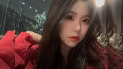 잘-넣으라고-보댕이-활짝-벌려주는-뇬