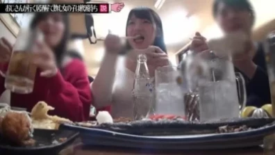 The Girl Who Drinks At The Izakaya Where The Uncle Goes Is Waiting For A Pick-up